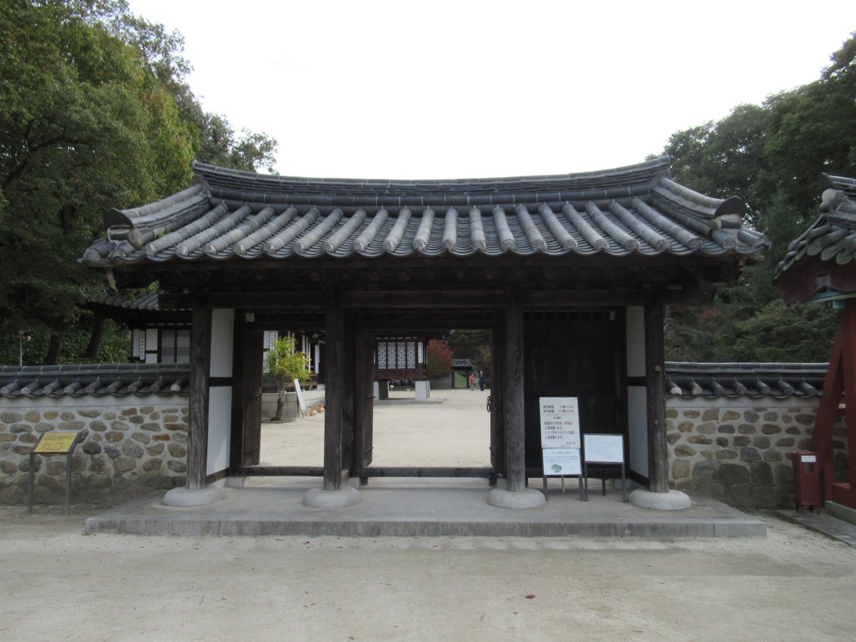 entrance of Korea Garden