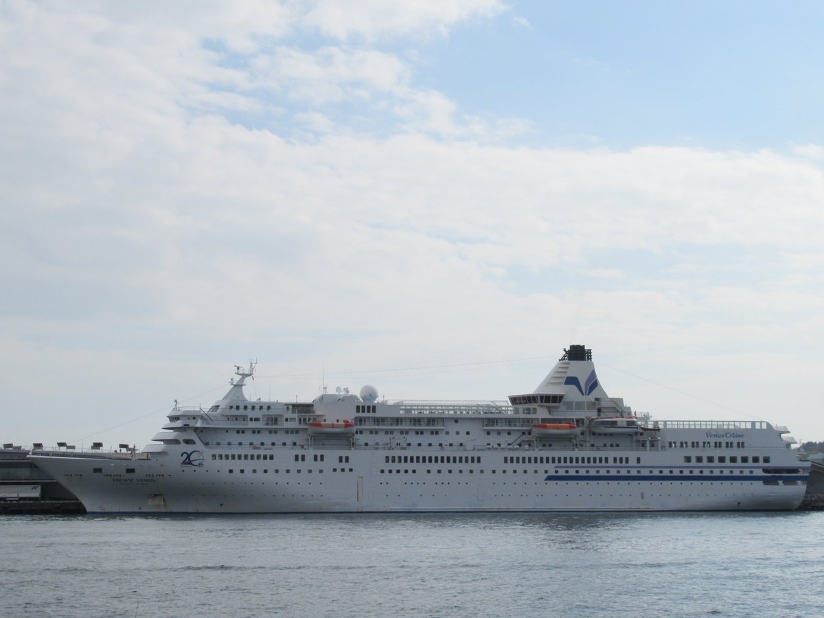 Osanbashi Yokohama International Passenger Terminal・Venus Cruise