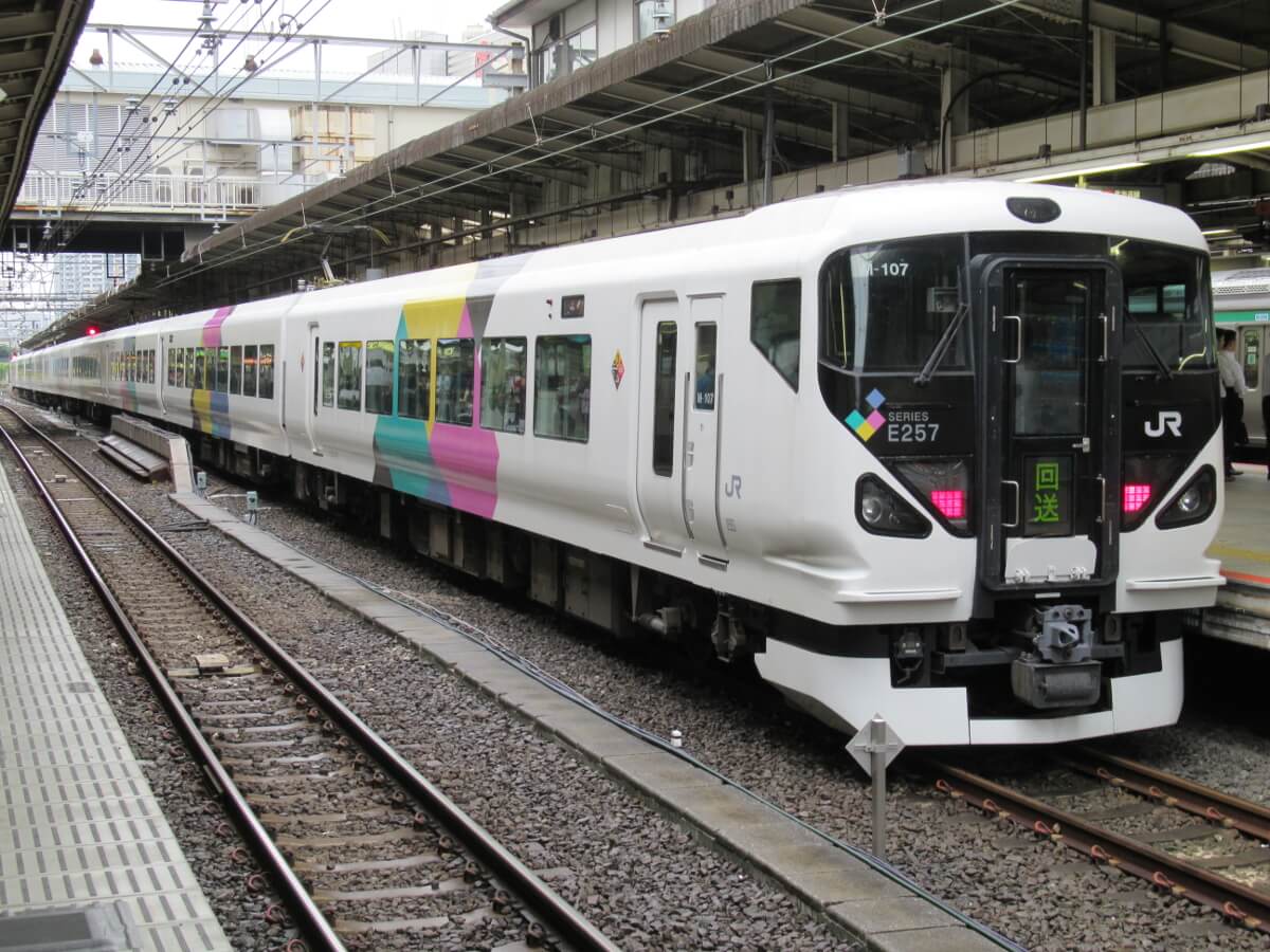 Tokaido Line・Tokyo Ueno Line・Parked E257
