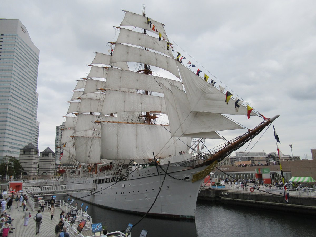 Nihonmaru・Ship with all sails set